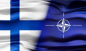 Торжественный момент: глава МИД Финляндии подписал документ о вступлении страны в НАТО 