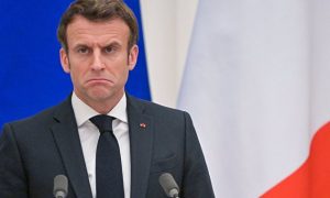 Во французском городе появился мурал с Макроном-«Гитлером»