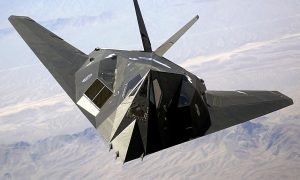 Самолеты-невидимки США Nighthawk зафиксировали на видео во время полета через каньон