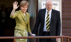 Мужа экс-лидерки Шотландии отпустили после задержания по делу о финансах партии