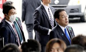 Відео: Під час виступу прем'єр-міністра Японії пролунав вибух