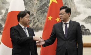 Главы МИД Китая и Японии встретились впервые за три года: что обсудили