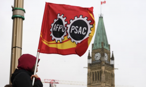Понад сто тисяч держслужбовців вийшли на мітинги в Канаді