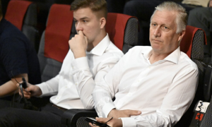 63-річний король Бельгії зламав ребра під час кайтсерфінгу