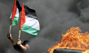 В мечети Аль-Акса снова произошли столкновения между полицией Израиля и палестинцами — Reuters