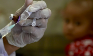 Около 67 млн детей во всем мире пропустили обычную вакцинацию