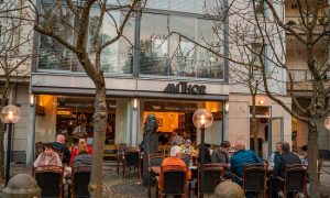 Владельца «любимого паба путина» в Дрездене посадили за избиение журналистов на акции