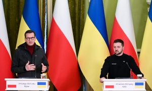 Зеленский уладил с поляками конфликт вокруг украинского зерна