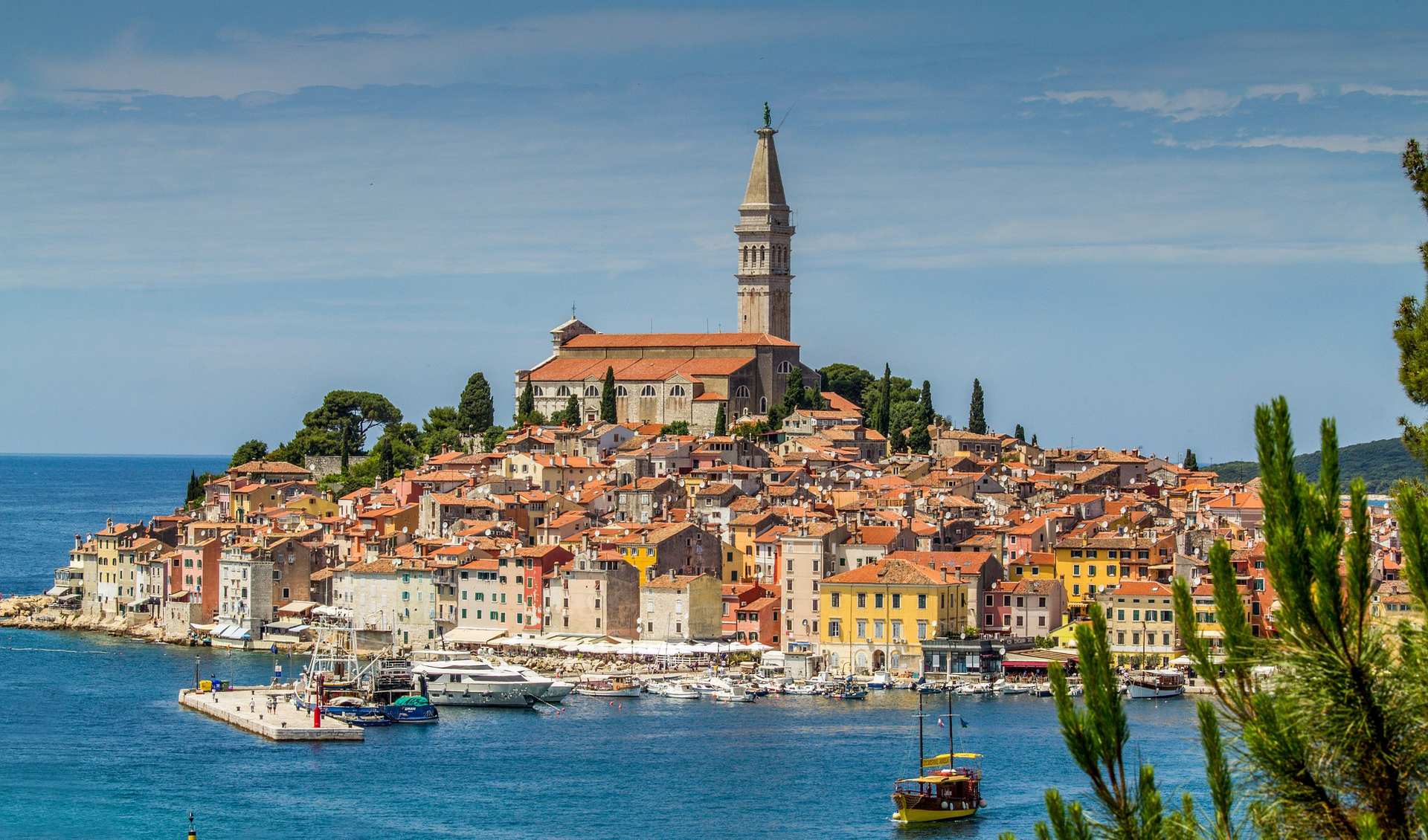 Хорватские чиновники обменивались данными мигрантов, которых потом высылали из страны - СМИ