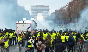 У Парижі під час акції сталася сутичка між учасниками та поліцією, є затримані