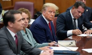 Трамп в суде отверг все предъявленные ему обвинения