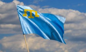 Фото: в Киеве и за рубежом подняли крымскотатарские флаги