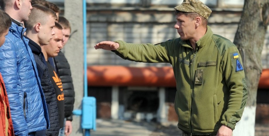 Міноборони уточнило, коли керівників військкоматів замінять на ветеранів