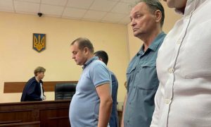 Итоги дня: один нардеп в наручниках уехал в СИЗО, другой - сдал полномочия