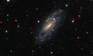 Телескоп Hubble показав незвичайну галактику, що не має структури
