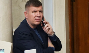 Из фракции «Слуги народа» исключили двух скандальных депутатов 