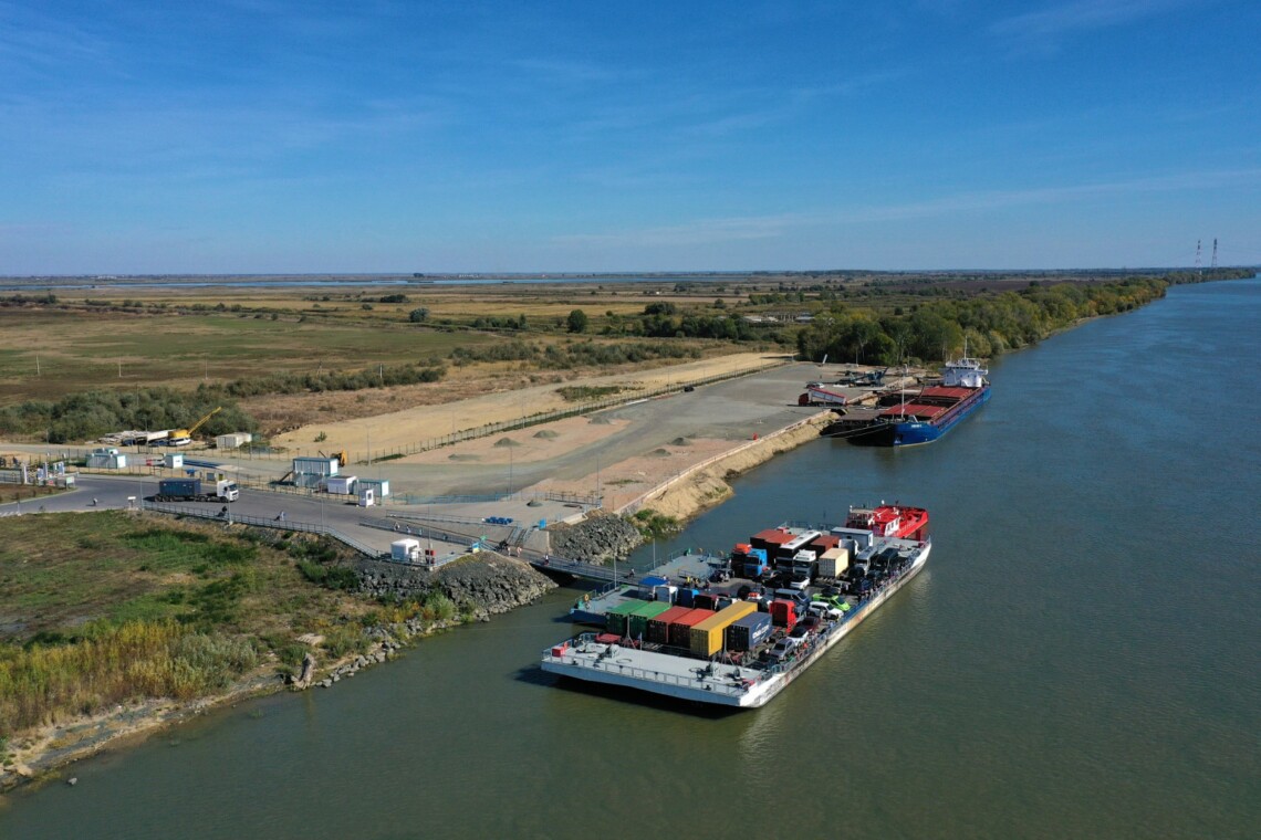 Атака рф на переправу на границе с Румынией: из-под удара вывели автобус с детьми