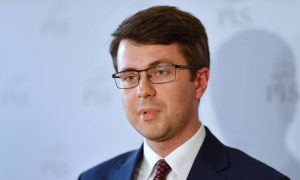 Польша не планирует отменять эмбарго на украинские товары - правительство