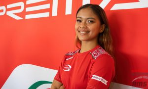 18-річна філіппінка стала першою автогонщицею в історії «Макларена»