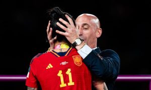 Через поцілунок: ФІФА на три роки дискваліфікувала ексочільника футбольної федерації Іспанії Рубіалеса