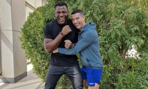 Коштовний аксесуар. Кріштіану Роналду подарував Нганну годинник за 110 тисяч фунтів — відео