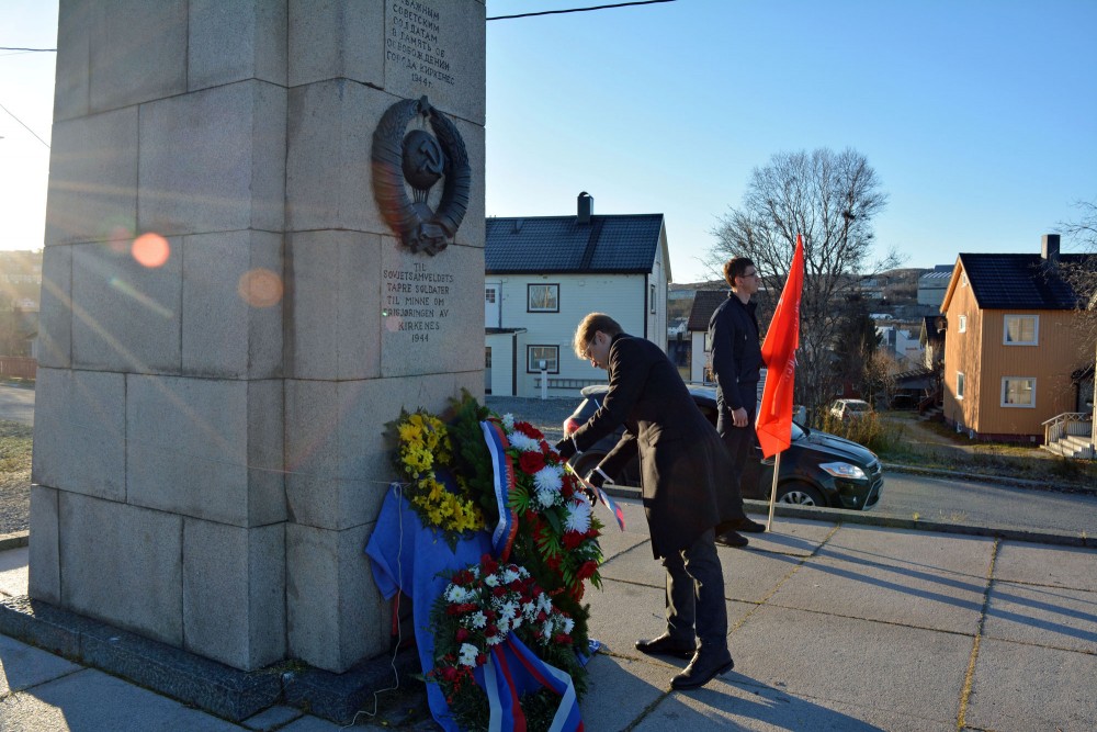 У Норвегії російський генконсул втрапив у скандал через вінок біля меморіалу