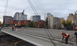 Ураганом не здуло: завершився монтаж балок Дегтярівського шляхопроводу