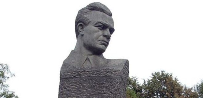 У столиці демонтували пам'ятник більшовику: подробиці 