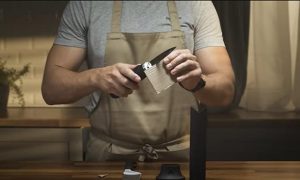 50 000 рухів за секунду: у Чехії розробили ультразвуковий кухонний ніж