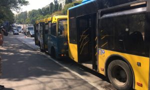 У центрі Києва зіткнулися дві маршрутки, є постраждалі