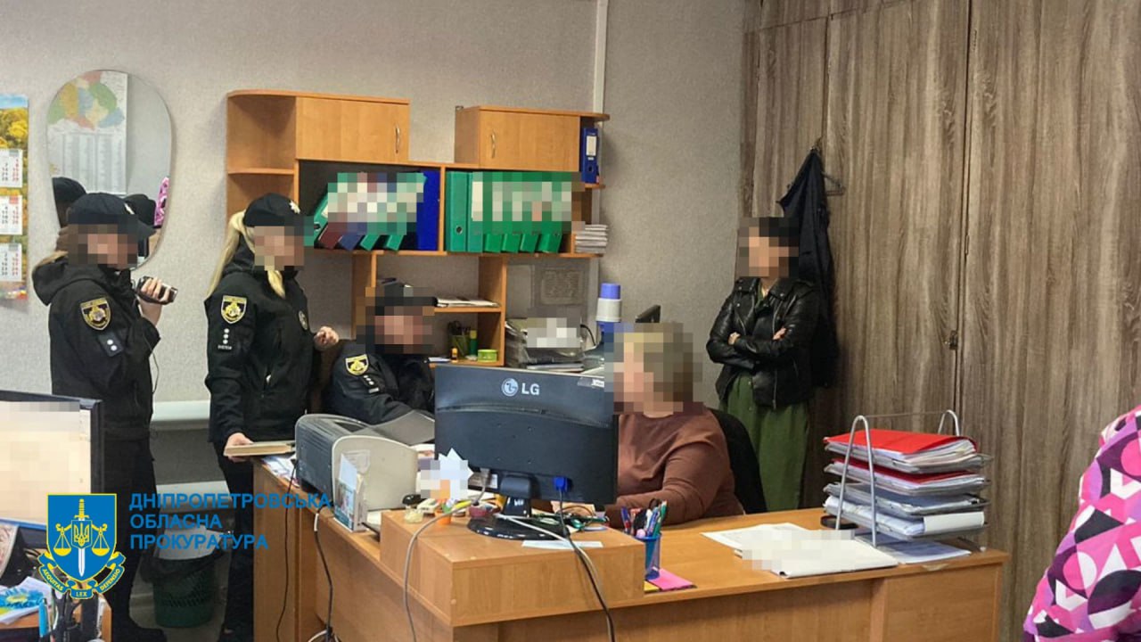 Заволоділа майже 1 млн гривень на закупівлі електроенергії. На Дніпропетровщині директорці комунального підприємства оголосили про підозру