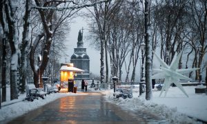 В Києві очікується сніг та ожеледиця, водіїв закликали подбати про безпеку