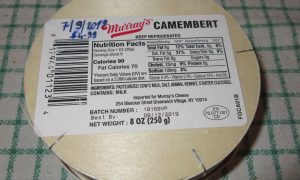 Французькі сировари звинуватили Брюссель у спробі знищення камамберу