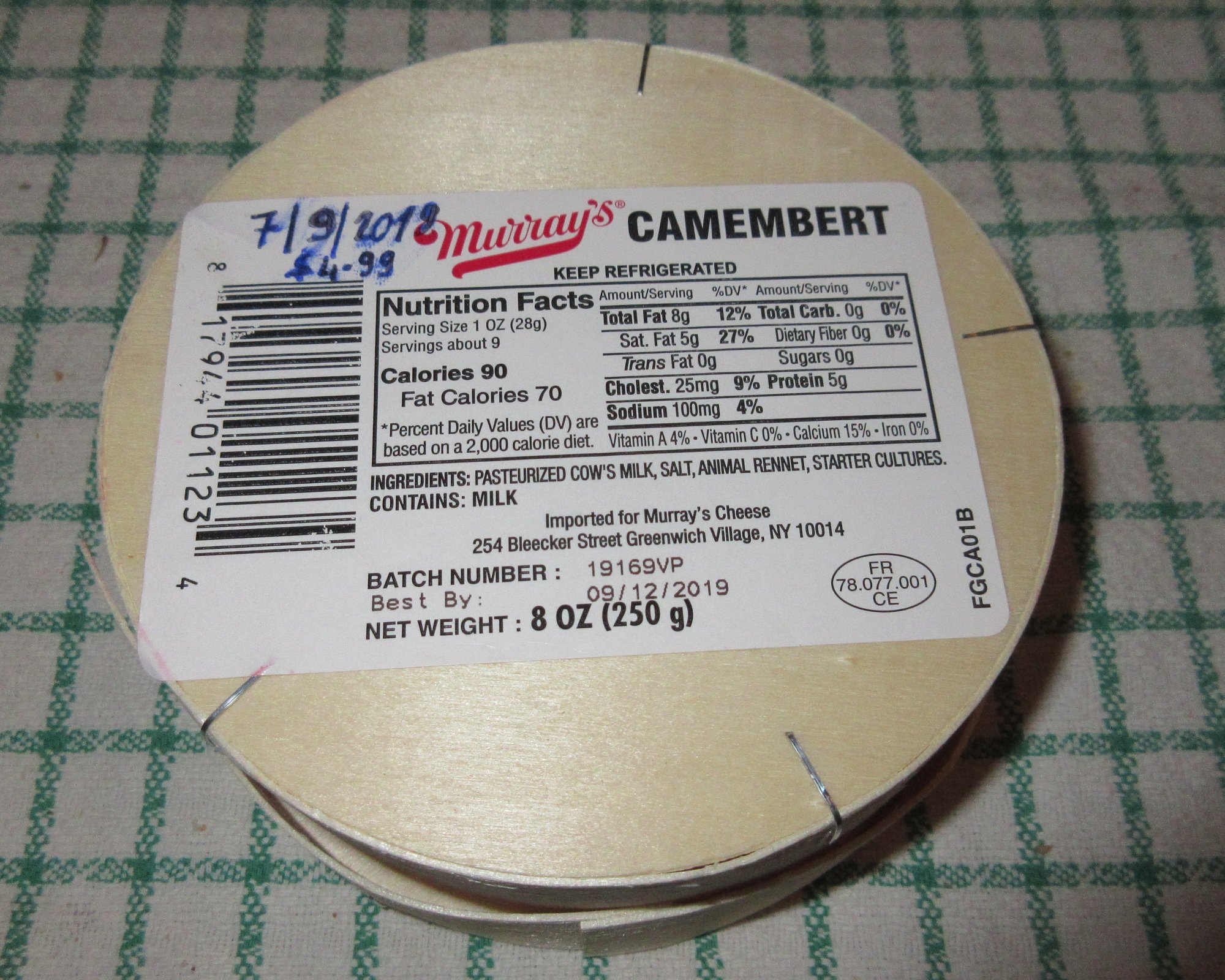 Французькі сировари звинуватили Брюссель у спробі знищення камамберу