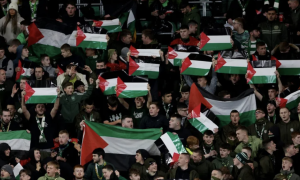 «Неприйнятна поведінка». Шотландський топклуб покарав вболівальників, які підтримали Палестину