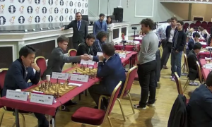 Не дотримався рекомендацій. Український шахіст-втікач приязно потиснув руку росіянину на Grand Swiss — фото