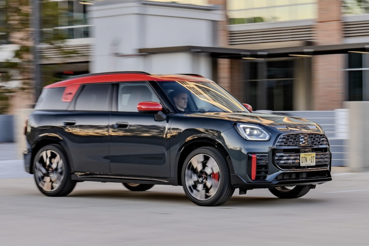 Британська компанія Mini представила новий автомобіль