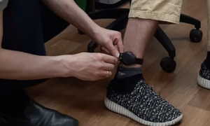 У Киргизстані тестують електронні браслети для домашніх тиранів