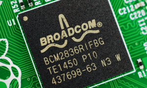 Угода на понад $60 млрд: виробник чипів Broadcom завершує поглинання VMware - які строки
