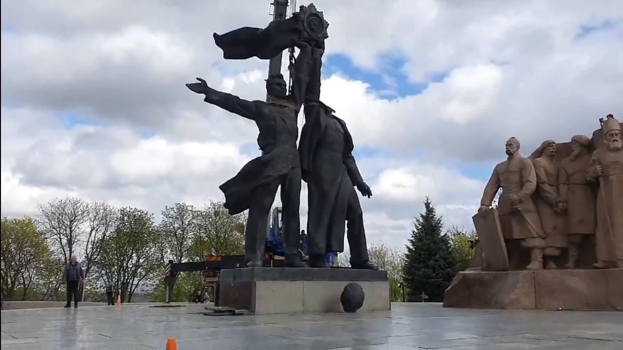 У Києві вже демонтували 60 пам’ятних об’єктів: що планується далі