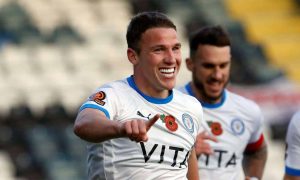 Повторив удар Руні. Брат колишнього капітана збірної Англії забив гол із середини поля — відео