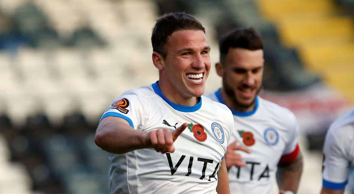 Повторив удар Руні. Брат колишнього капітана збірної Англії забив гол із середини поля — відео