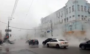 У Києві прорвало трубу з гарячою водою, затопило підземний перехід