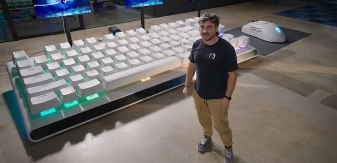Компанія Alienware представила найбільшу клавіатуру і мишу у світі – відео