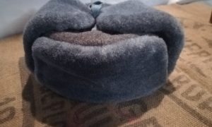 Жодних ватників та вушанок: Кабмін виставить на продаж шапки-вушанки із Держрезерву