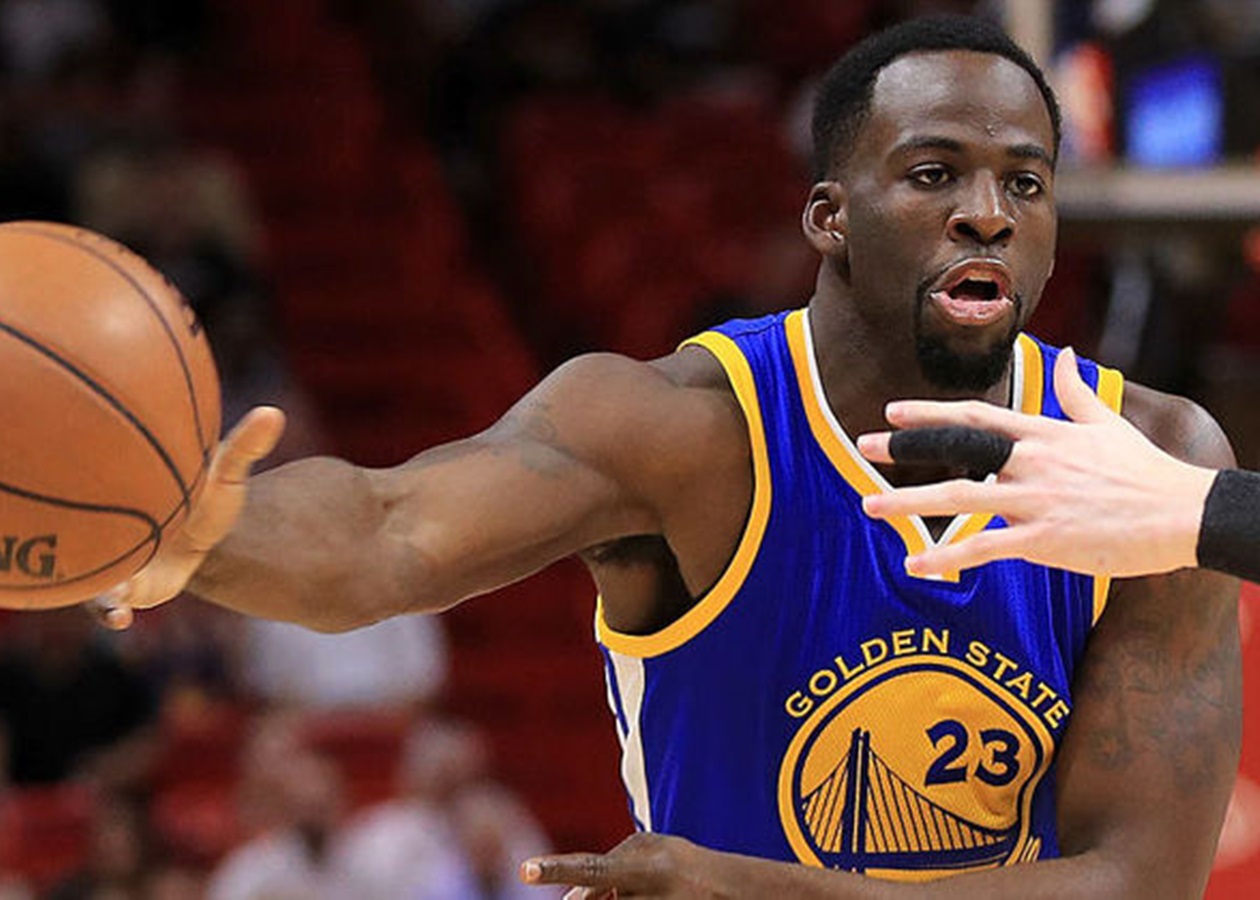 Скандального баскетболіста НБА видалили з матчу за удар суперника по обличчю — відео