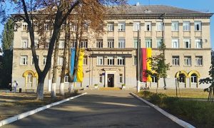 Охоронець, який не пустив дітей у бомбосховище, отримав перше покарання