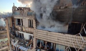 В КМДА оцінили наслідки обстрілу житлового будинку в Києві