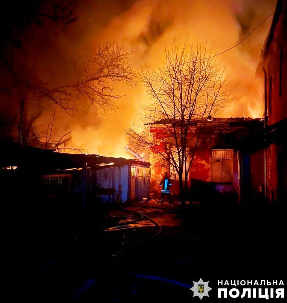 На Херсонщині російські окупанти направили дрон на лікарню