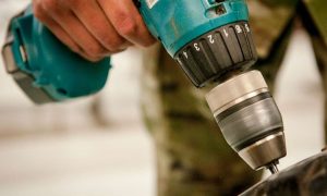 Как выбрать шуруповерт для дома: виды и основные характеристики